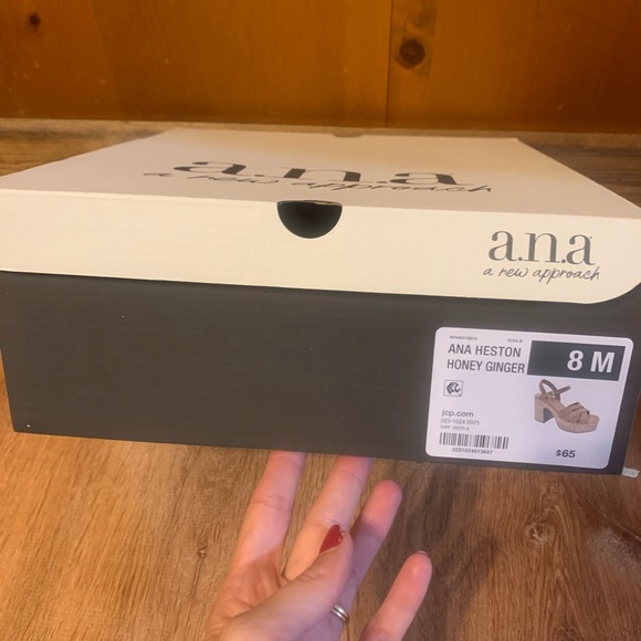 Vintage Style Block Heel - Picture 3 of 11